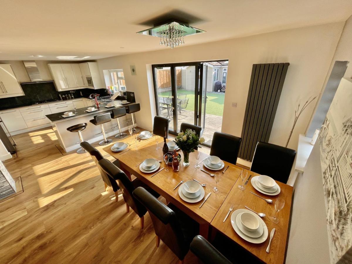 Four Corners Holiday Home Hot Tub & Sauna Ferndown Exterior photo