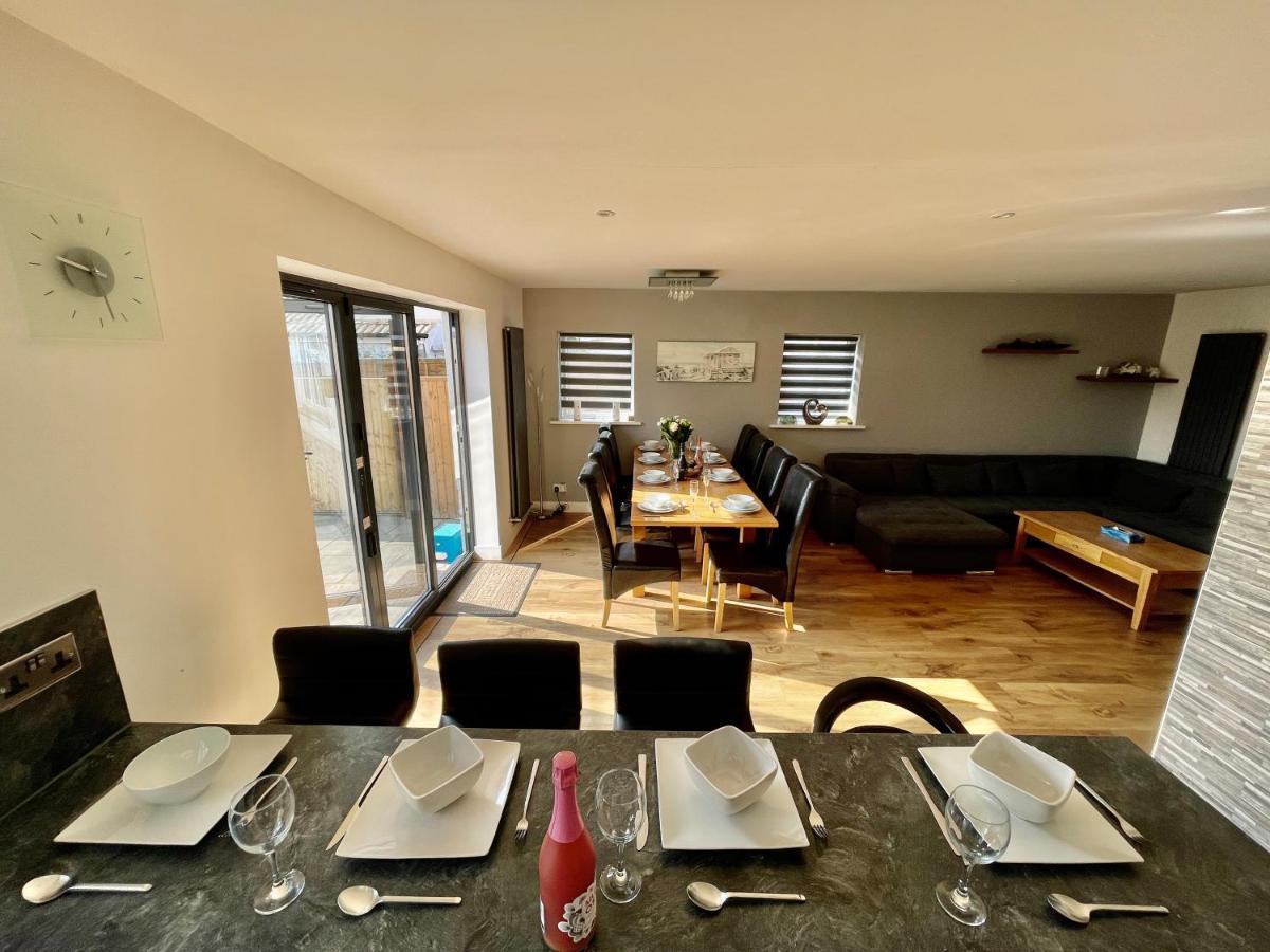 Four Corners Holiday Home Hot Tub & Sauna Ferndown Exterior photo