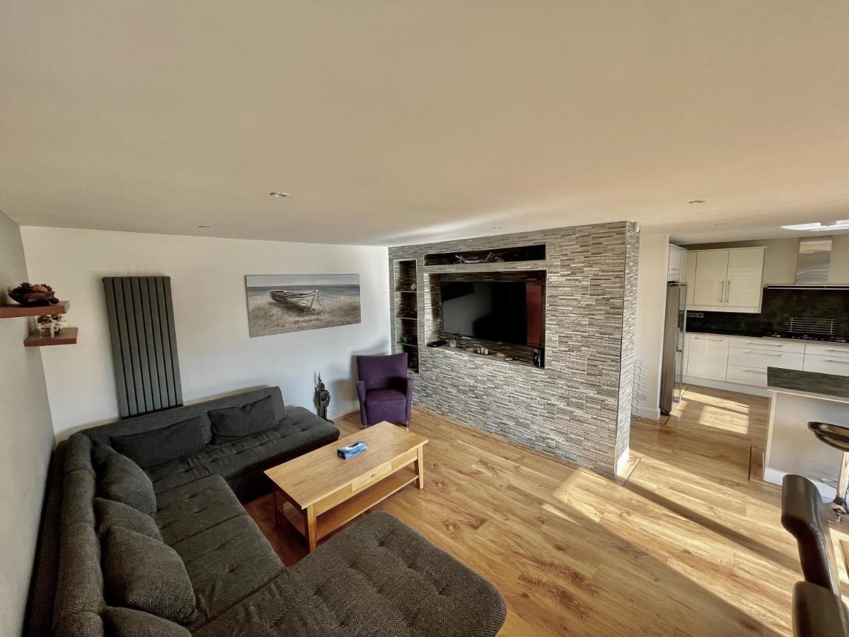 Four Corners Holiday Home Hot Tub & Sauna Ferndown Exterior photo