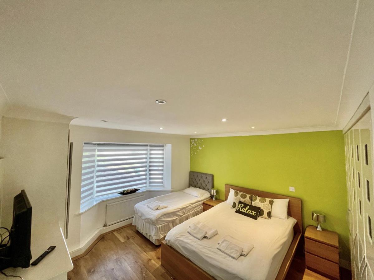 Four Corners Holiday Home Hot Tub & Sauna Ferndown Exterior photo