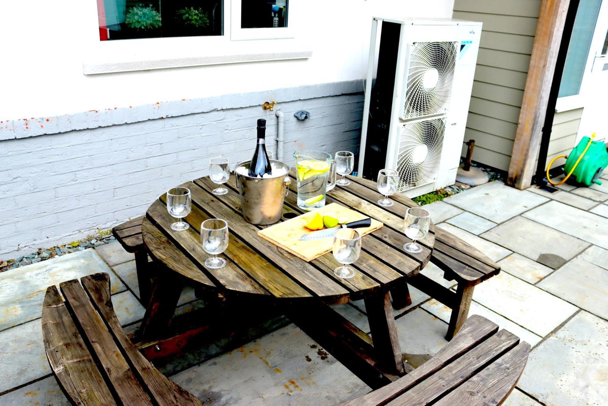 Four Corners Holiday Home Hot Tub & Sauna Ferndown Exterior photo