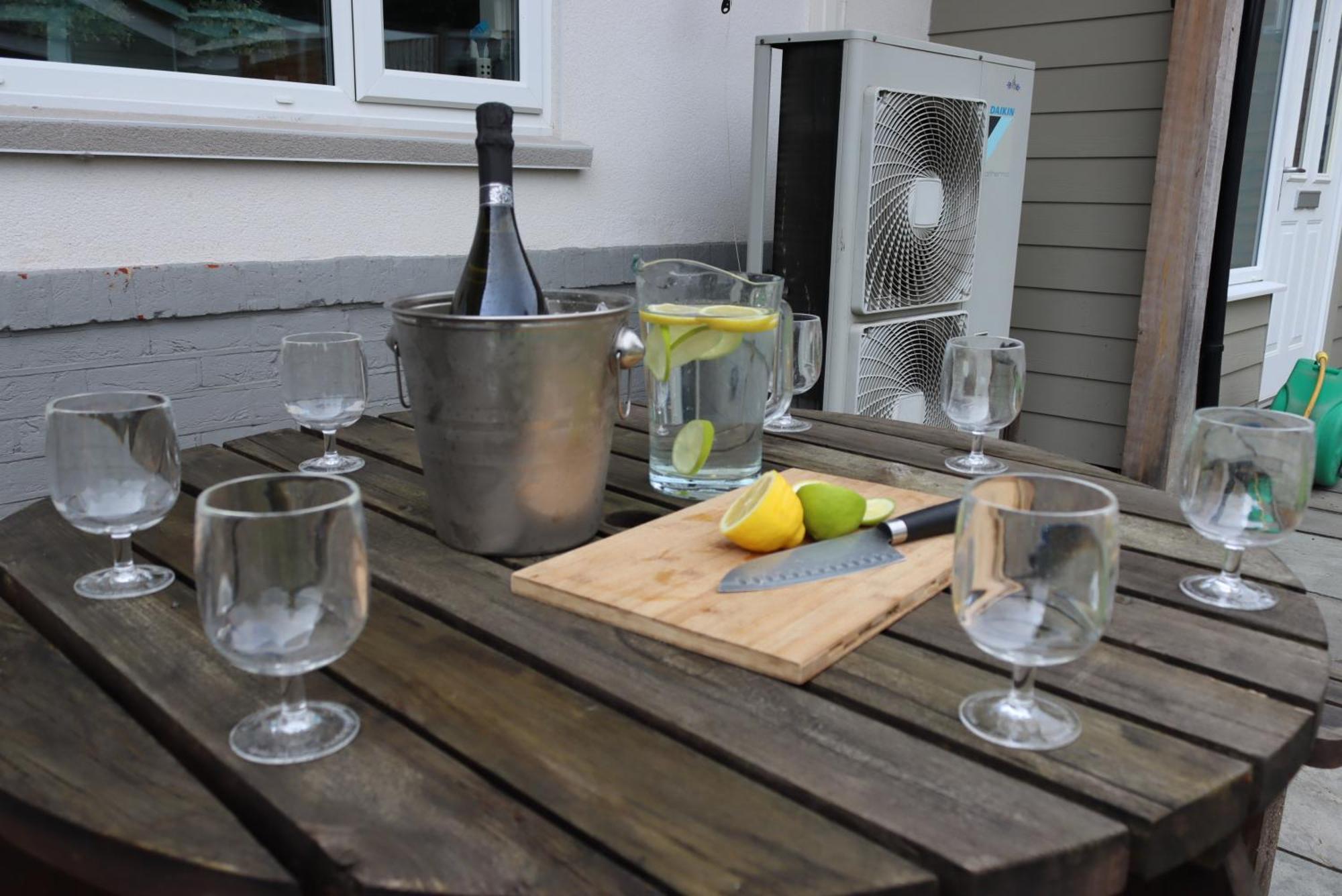 Four Corners Holiday Home Hot Tub & Sauna Ferndown Exterior photo