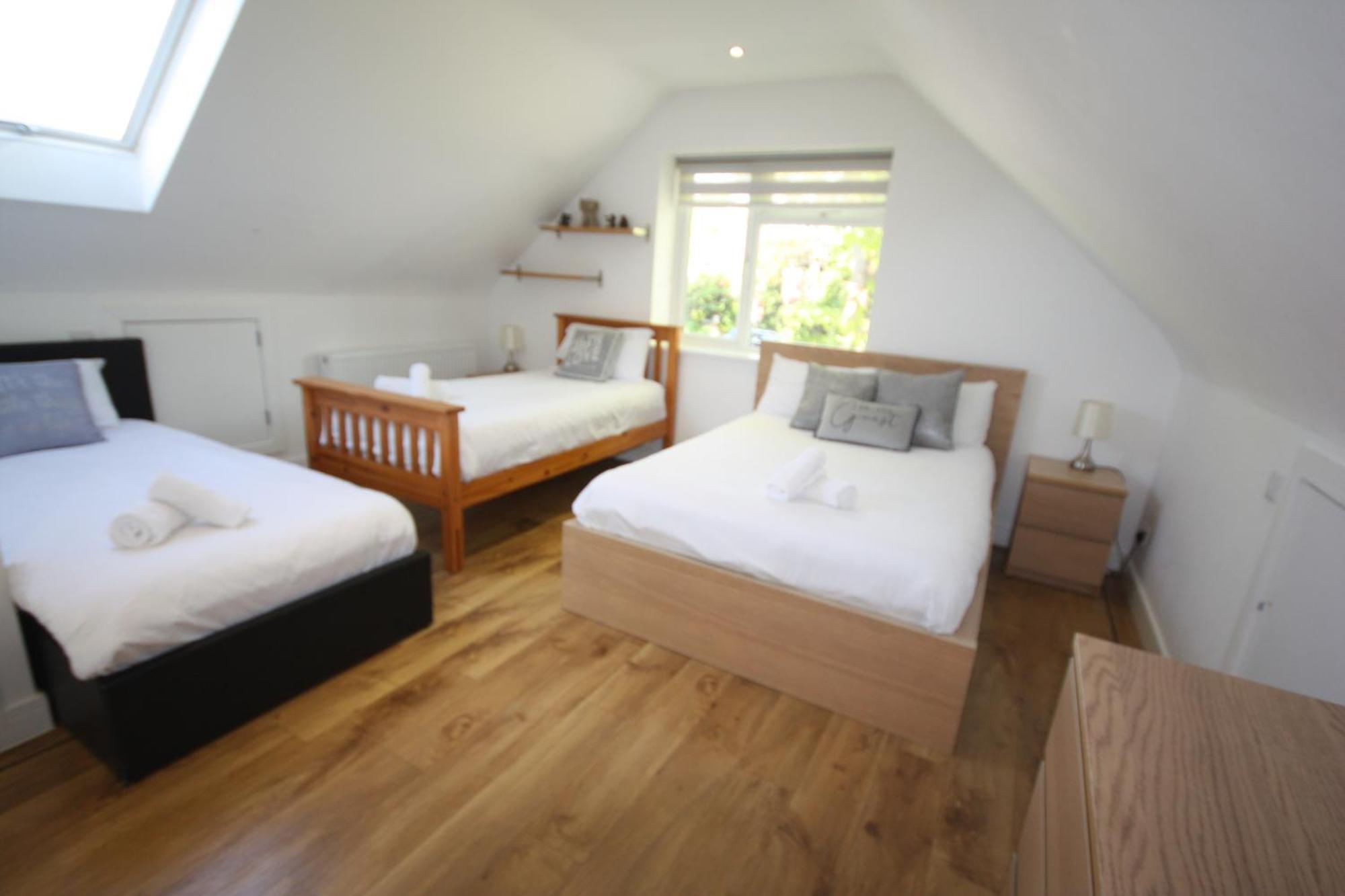Four Corners Holiday Home Hot Tub & Sauna Ferndown Exterior photo