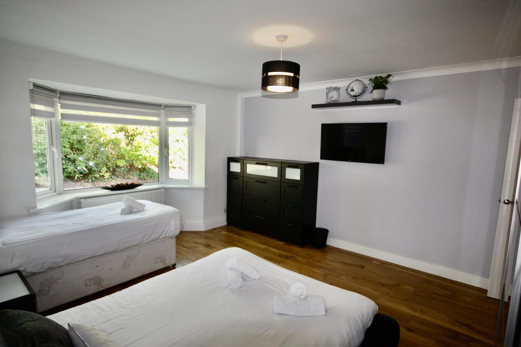 Four Corners Holiday Home Hot Tub & Sauna Ferndown Exterior photo