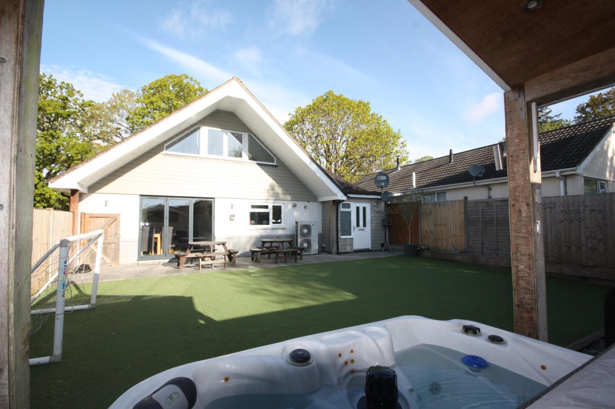 Four Corners Holiday Home Hot Tub & Sauna Ferndown Exterior photo