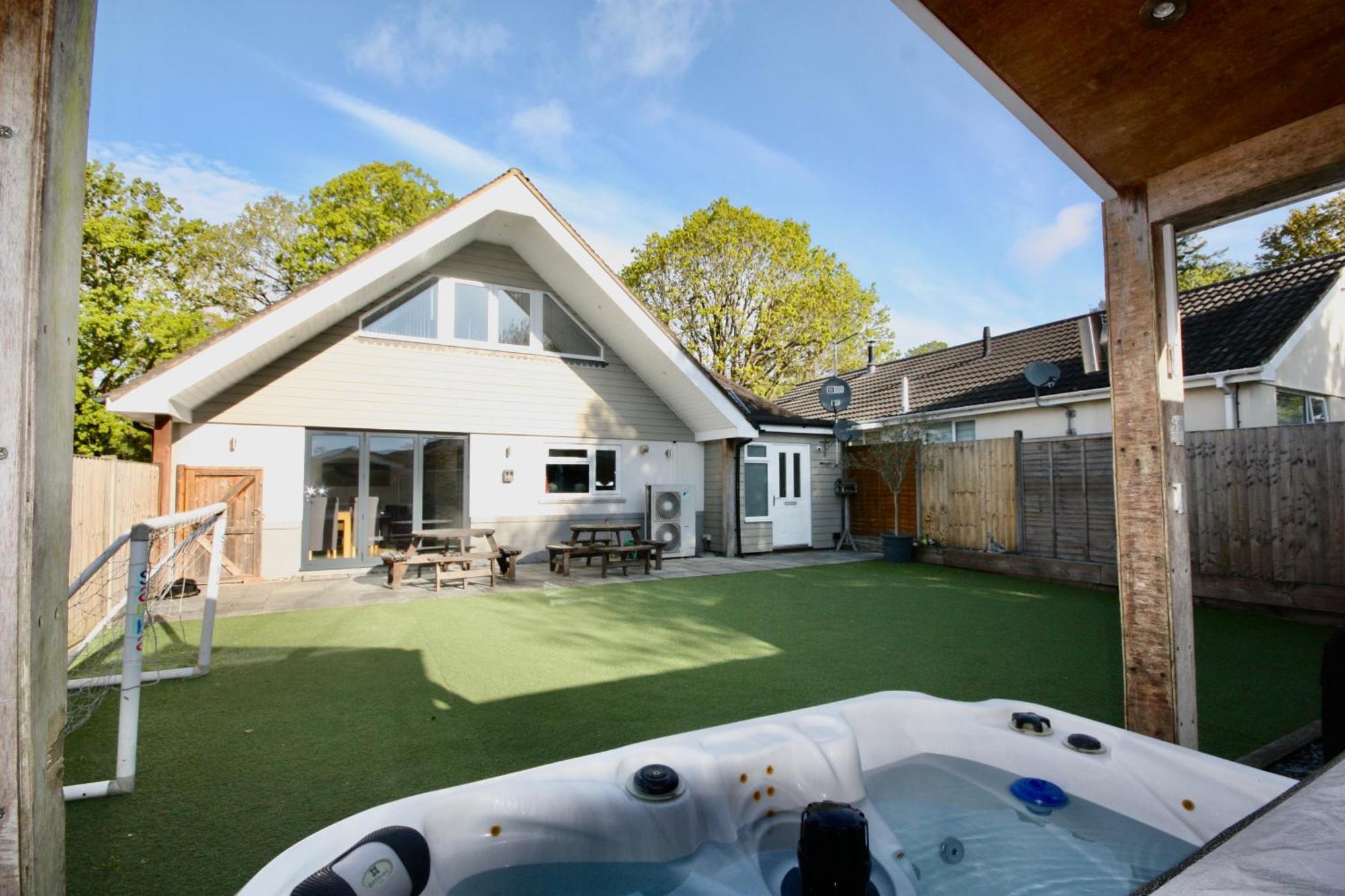 Four Corners Holiday Home Hot Tub & Sauna Ferndown Exterior photo
