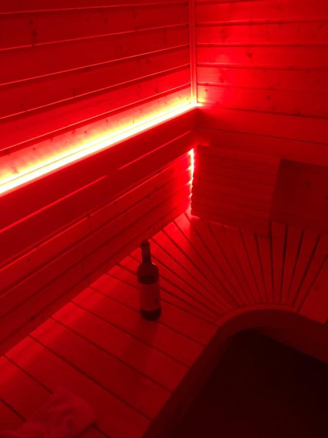 Four Corners Holiday Home Hot Tub & Sauna Ferndown Exterior photo
